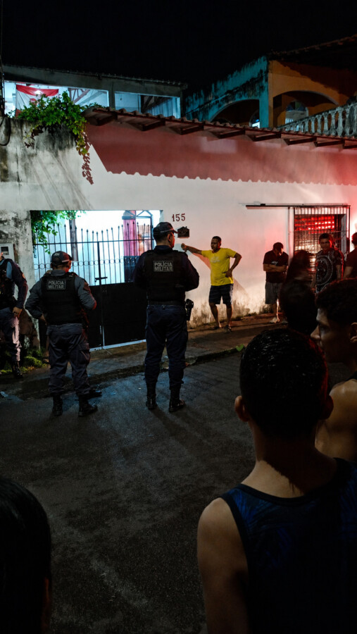 Homem morre após ataque a tiros na Compensa, em Manaus Viatura policial no local onde homem foi morto a tiros no bairro Compensa em Manaus.