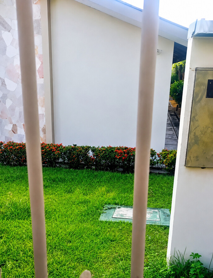 Homem morre após sofrer descarga elétrica em igreja na zona leste de Manaus Movimentação policial em igreja do bairro São José após homem morrer vítima de descarga elétrica em Manaus.