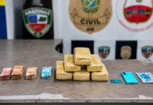 HOMEM É PRESO COM SEIS QUILOS DE COCAÍNA E MAIS DE R$ 12 MIL EM BENJAMIN CONSTANT, NO AMAZONAS Homem preso com cocaína em Benjamin Constant durante ação da Polícia Militar do Amazonas.