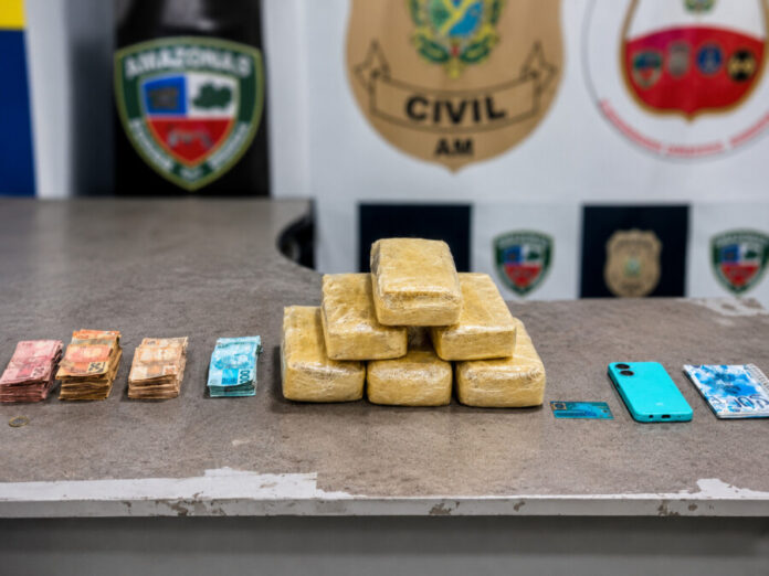 Homem preso com cocaína em Benjamin Constant. Homem preso com cocaína em Benjamin Constant durante ação da Polícia Militar do Amazonas.