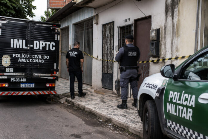 Jovem encontrado morto no Crespo dentro de quitinete em Manaus.