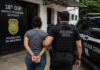 MULHER É PRESA 18 ANOS APÓS ATEAR FOGO EM RIVAL DURANTE CRIME PASSIONAL NA COLÔNIA SANTO ANTÔNIO, EM MANAUS Mulher presa por homicídio após anos foragida em Manaus.