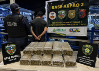 PASSAGEIRO É PRESO COM 20 QUILOS DE SKUNK DURANTE FISCALIZAÇÃO EM COARI, NO AMAZONAS Policiais apreendem 20 quilos de skunk durante fiscalização em Coari.