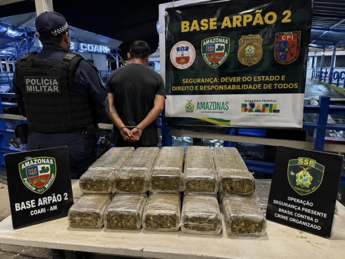 Policiais apreendem 20 quilos de skunk durante fiscalização em Coari.