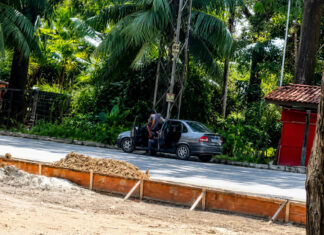 SUSPEITO DE TENTAR ASSALTAR MOTORISTA DE APP É AGREDIDO POR POPULARES NA ZONA LESTE DE MANAUS Suspeito de assalto é contido por populares na zona leste.