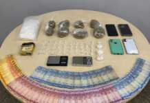 JOVEM É PRESO COM DROGAS E BALANÇAS DE PRECISÃO NO BAIRRO SÃO JOSÉ OPERÁRIO, EM MANAUS Jovem preso por tráfico de drogas durante ação da PM no bairro São José Operário.