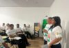 Motoristas e cobradores de ônibus usam vendas e cadeiras de rodas em treinamento de acessibilidade em Manaus