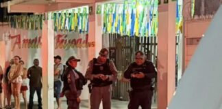 DISCUSSÃO EM BAR TERMINA COM HOMEM MORTO A FACADAS NA COLÔNIA SANTO ANTÔNIO EM MANAUS Movimentação policial após homicídio na Colônia Santo Antônio em Manaus