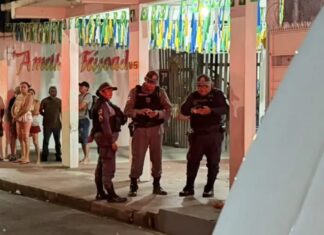 DISCUSSÃO EM BAR TERMINA COM HOMEM MORTO A FACADAS NA COLÔNIA SANTO ANTÔNIO EM MANAUS Movimentação policial após homicídio na Colônia Santo Antônio em Manaus