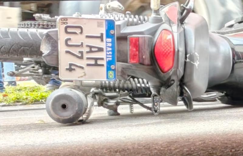 Acidente com motociclista e ônibus na Avenida Cosme Ferreira em Manaus.