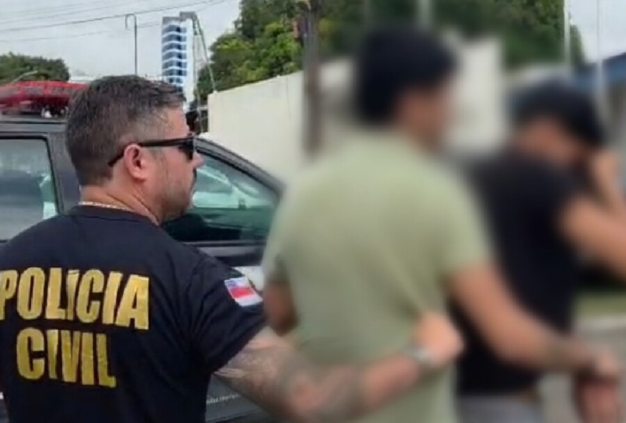 Policiais durante a Operação Tormenta em Manaus.