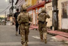 POLÍCIA PRENDE TRÊS SUSPEITOS DE FACILITAR ROUBOS EM CONDOMÍNIOS DE MANAUS