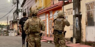POLÍCIA PRENDE TRÊS SUSPEITOS DE FACILITAR ROUBOS EM CONDOMÍNIOS DE MANAUS