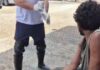 HOMEM PERDE TRÊS DEDOS APÓS SUPOSTA PUNIÇÃO DE FACÇÃO NO BAIRRO COMPENSA, EM MANAUS Viatura policial e equipe de atendimento após ocorrência envolvendo homem ferido na Compensa, em Manaus.