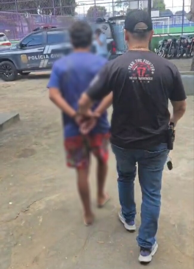 Suspeito de roubo de motocicleta preso pela Polícia Civil em Manaus.