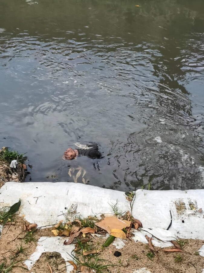 Jovem morto na Compensa foi encontrado em rip-rap na avenida Brasil em Manaus.