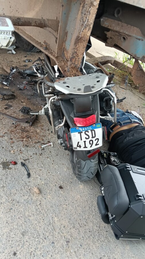 Médico morto na AM-010 após colidir moto de alta cilindrada contra contêiner estacionado em via pública em Manaus.