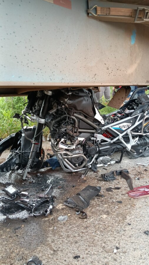 Médico morto na AM-010 após colisão com contêiner. Médico morto na AM-010 após acidente com moto de alta cilindrada em Manaus.