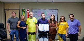 Governador Roberto Cidade assina convênios do Programa Asfalta Amazonas para Maués e Manicoré