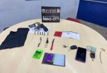 POLÍCIA ENCONTRA REVÓLVER, BALACLAVA E CACHIMBOS DURANTE ABORDAGEM NA COMPENSA, EM MANAUS Homem preso com arma na Compensa após abordagem realizada pela Polícia Militar em Manaus.