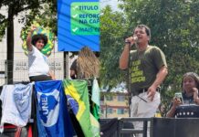 Comunidade acadêmica da UEA protesta em frente à Sede do Governo contra cortes e bloqueios no orçamento
