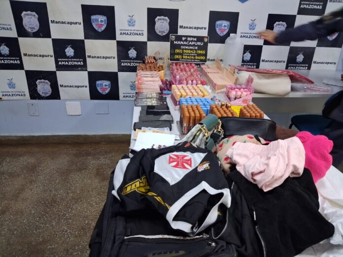 Polícia Militar recupera produtos durante operação contra furtos em Manacapuru.