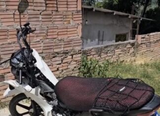 QUATRO PESSOAS FICAM FERIDAS APÓS ACIDENTE ENTRE MOTOCICLETAS NO GRANDE VITÓRIA, EM MANAUS Acidente entre motocicletas no Grande Vitória mobiliza equipes do Samu em Manaus.