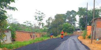 Prefeitura de Manaus avança com pavimentação de trecho do ramal do Baiano, no Tarumã-Açu