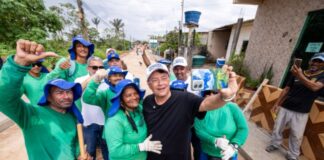 Eduardo Braga faz nova vistoria às obras de pavimentação no Cacau Pirêra e acompanha avanço dos serviços