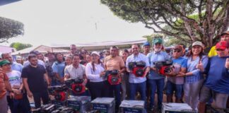 Governador Roberto Cidade leva 37ª edição do Governo Presente ao Careiro Castanho com entregas para o setor primário, cidadania e assistência social