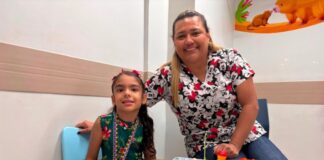 Após terapias na Hapvida, criança neurodivergente avança na comunicação e conquista autonomia no dia a dia