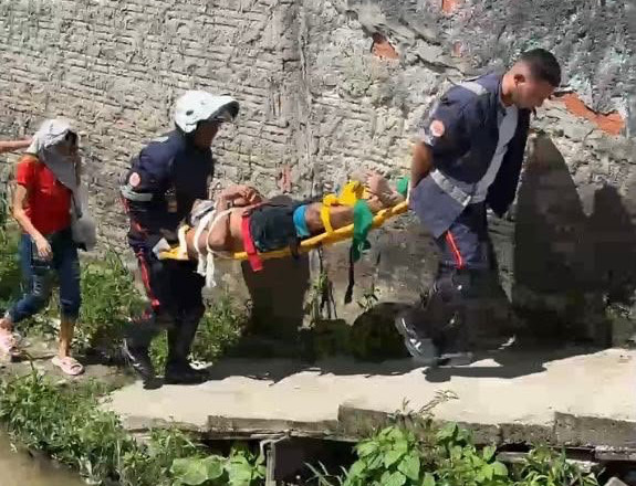 Homem esfaqueado Manaus após discussão no bairro Valparaíso.