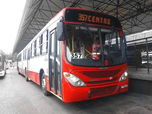 Suspeitos presos durante operação do Nurrc contra assaltos a ônibus em Manaus.