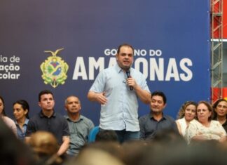 Governador Roberto Cidade entrega kits escolares, alimentação e livros para alunos do Ceti Áurea Pinheiro Braga, na zona oeste de Manaus