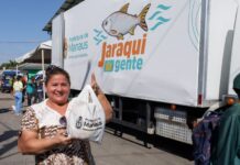 Prefeitura de Manaus distribui 12 toneladas de pescado e beneficia 1,5 mil pessoas no bairro Redenção