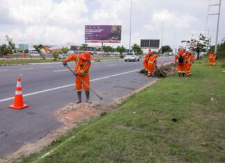 Prefeitura de Manaus mobiliza 1.250 trabalhadores e reforça limpeza urbana com 13 frentes de serviço no verão amazônico