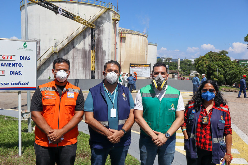 Fiscalização durante multa da Innova após vazamento de estireno em Manaus