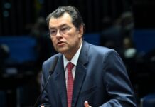 Eduardo Braga comemora decisão da Justiça que suspende restrição da Receita à Zona Franca de Manaus.
