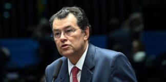 Eduardo Braga comemora decisão da Justiça que suspende restrição da Receita à Zona Franca de Manaus.