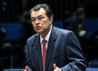 Eduardo Braga comemora decisão da Justiça que suspende restrição da Receita à Zona Franca de Manaus.