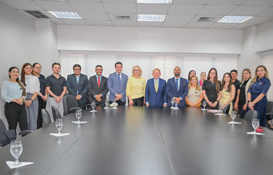 Treinamento para emissão da CIN em cartórios de Manaus.