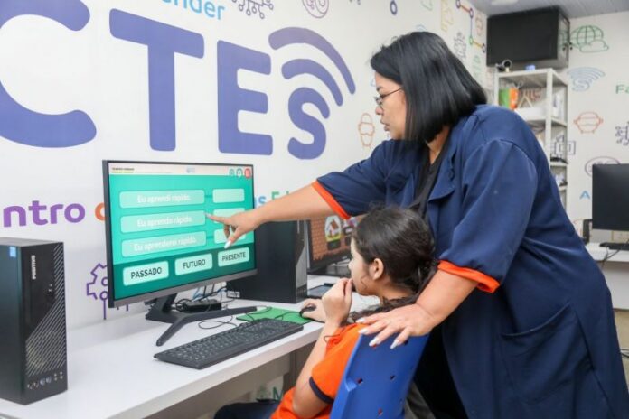 Centros-de-Tecnologias-Educacionais-da-Prefeitura-de-Manaus-beneficiam-cerca-de-80-mil-estudantes-e-fortalecem-o-ensino-e-inovacao-na-rede-municipal-de-educacao-4-1536x1023