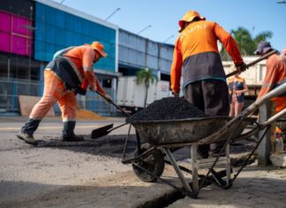 Prefeitura de Manaus intensifica operação “Tapa-Buracos” na comunidade Fazendinha e reforça mobilidade na zona Norte