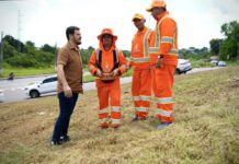 Prefeito Renato Junior vistoria uso de robôs de roçagem e afirma que tecnologia amplia produtividade sem substituir garis em Manaus