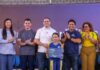 Na zona leste, Governador Roberto Cidade entrega kits escolares e livros para alunos da Escola Estadual Professor Ernane Nascimento Simão