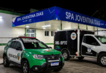 HOMEM É BALEADO EM FRENTE DE CASA NA COMPENSA E MORRE NO HOSPITAL Polícia Civil investiga ataque a tiros que deixou homem morto no bairro Compensa, em Manaus.