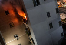 INCÊNDIO ATINGE APARTAMENTO NO VIVER MELHOR 2 E ASSUSTA MORADORES EM MANAUS Incêndio no Viver Melhor 2 atinge apartamento no bairro Lago Azul, em Manaus.