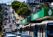 Justiça determina fim da greve dos ônibus e manda retomada imediata do transporte em Manaus Justiça determina retomada do transporte coletivo em Manaus após decisão do TRT.