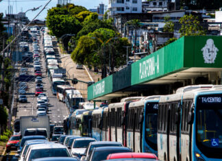 Justiça determina fim da greve dos ônibus e manda retomada imediata do transporte em Manaus Justiça determina retomada do transporte coletivo em Manaus após decisão do TRT.