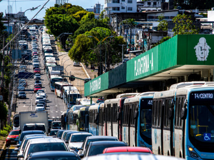 Justiça determina retomada do transporte coletivo Justiça determina retomada do transporte coletivo em Manaus após decisão do TRT.